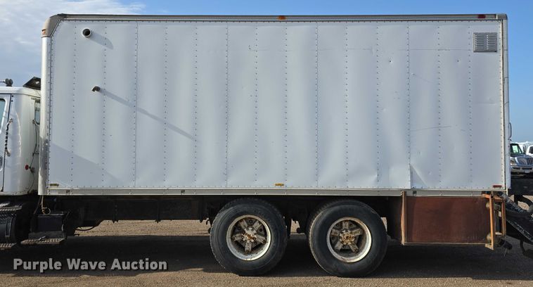 image for item DT6975 1991 International 8100 box truck