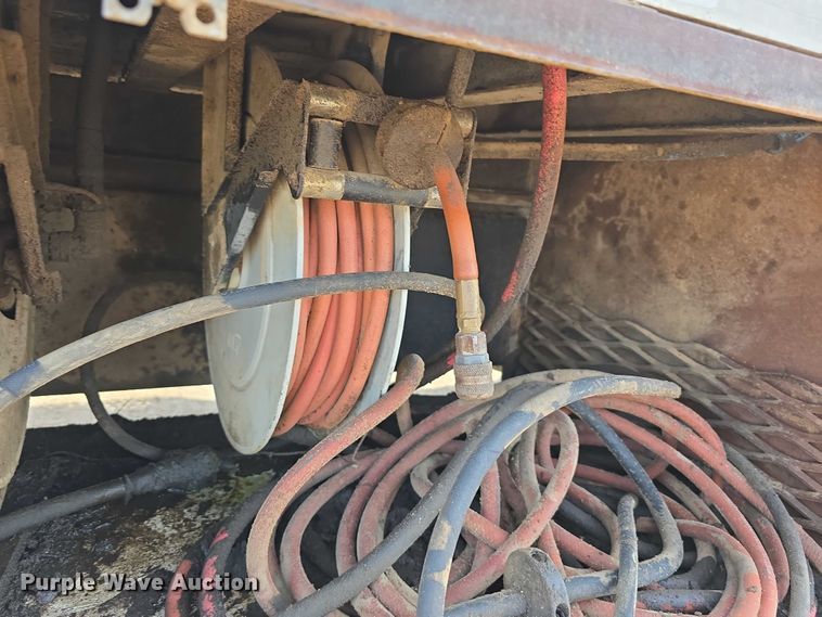 image for item DT6975 1991 International 8100 box truck