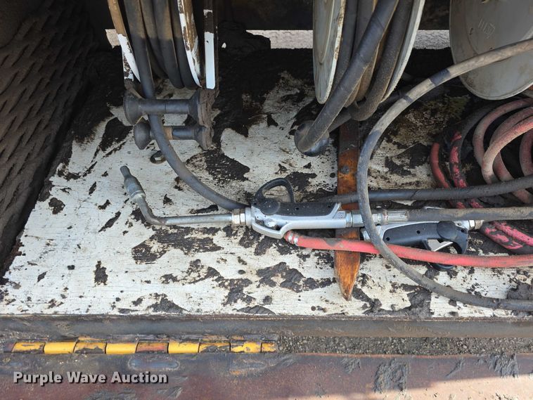 image for item DT6975 1991 International 8100 box truck