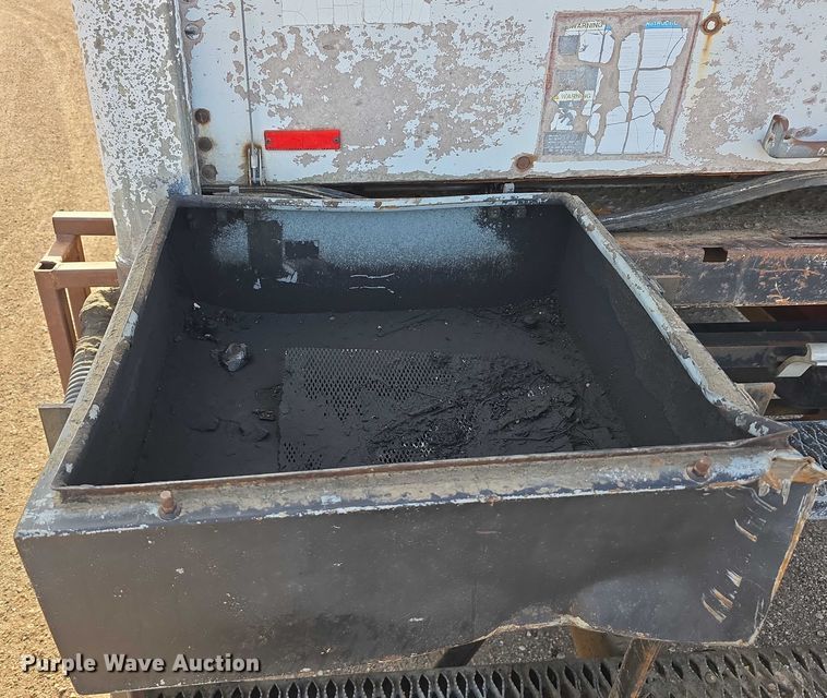 image for item DT6975 1991 International 8100 box truck