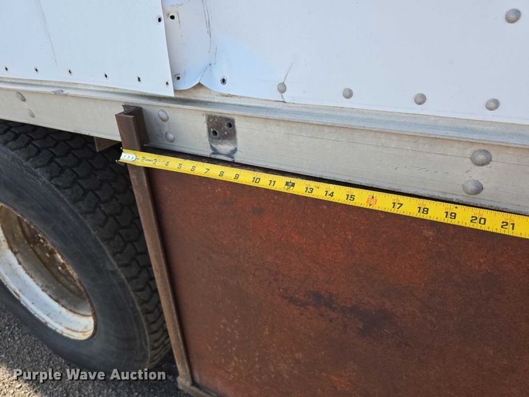 image for item DT6975 1991 International 8100 box truck