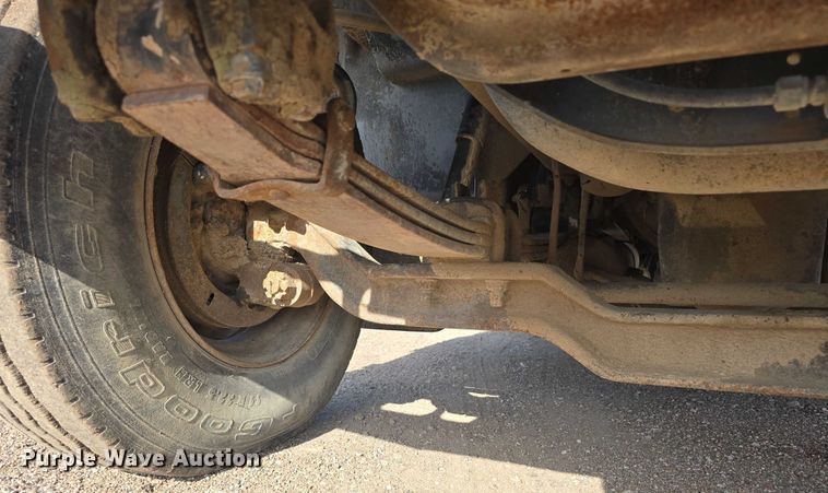 image for item DT6975 1991 International 8100 box truck