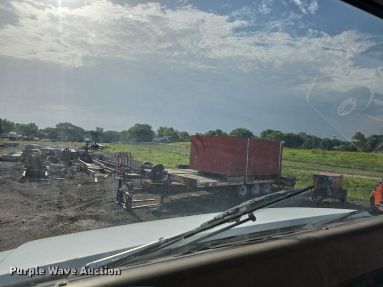 image for item DT6975 1991 International 8100 box truck