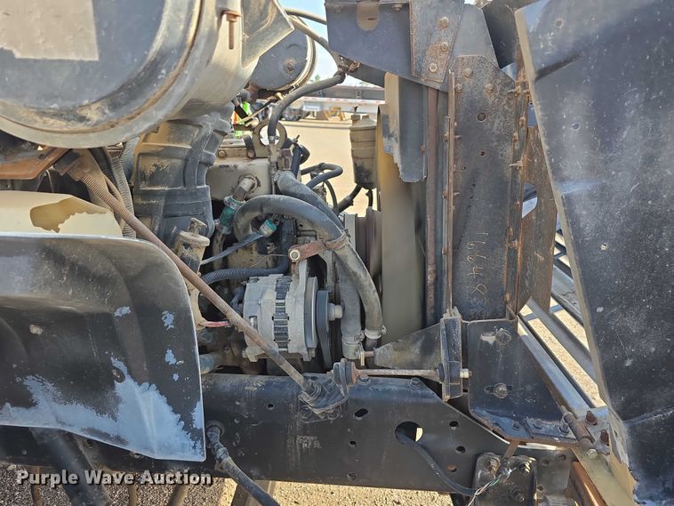 image for item DT6975 1991 International 8100 box truck