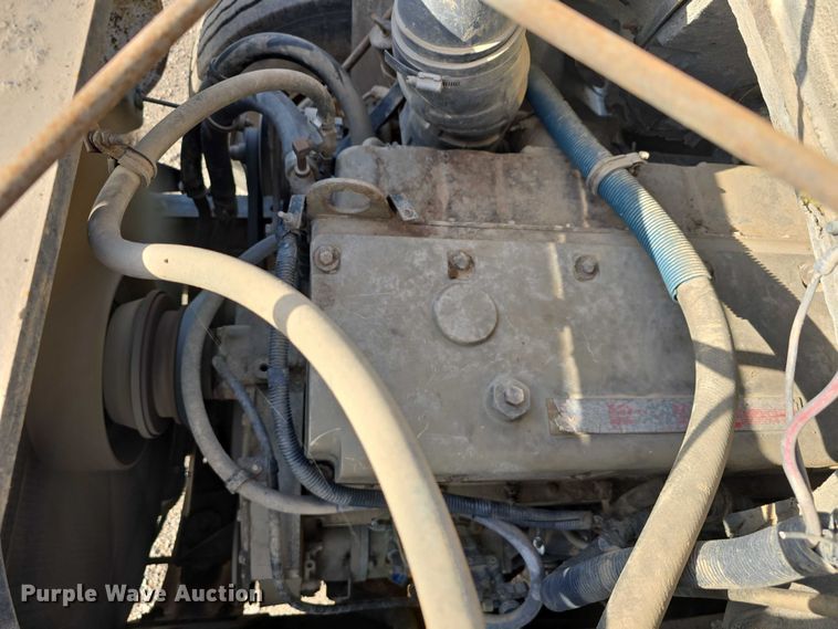 image for item DT6975 1991 International 8100 box truck