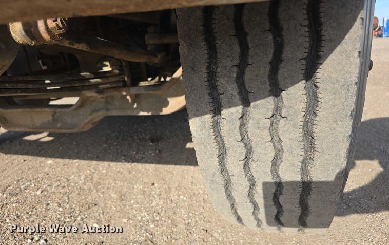 image for item DT6975 1991 International 8100 box truck