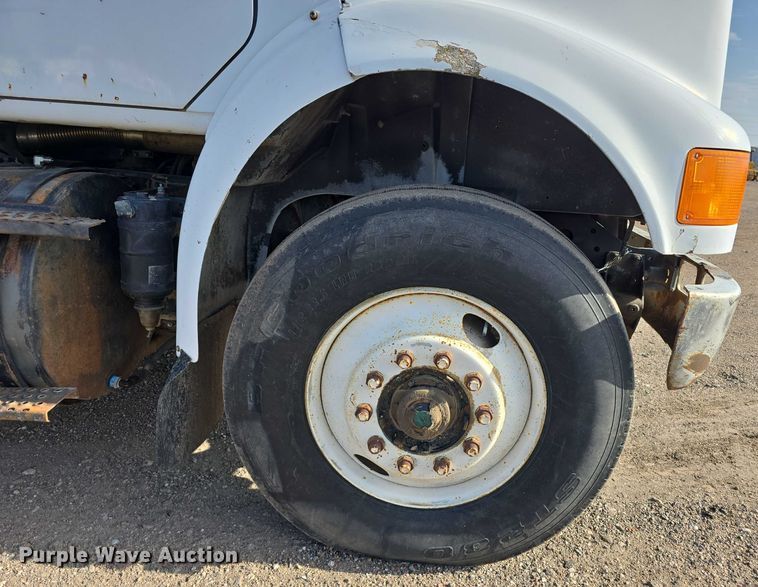 image for item DT6975 1991 International 8100 box truck