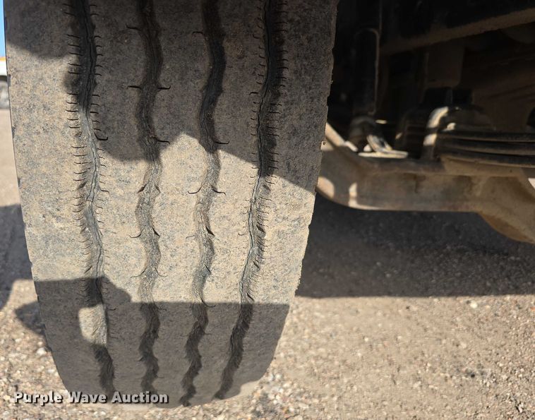 image for item DT6975 1991 International 8100 box truck