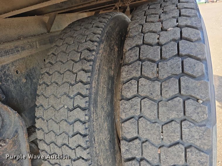 image for item DT6975 1991 International 8100 box truck