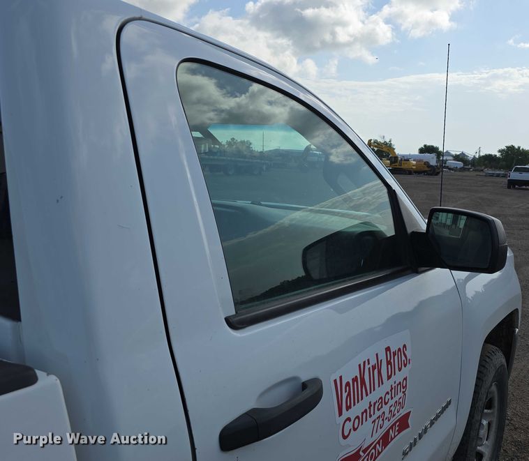 image for item DT6978 2016 Chevrolet Silverado 1500 pickup truck