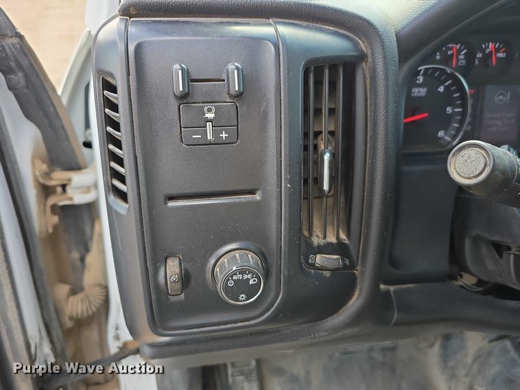 image for item DT6978 2016 Chevrolet Silverado 1500 pickup truck