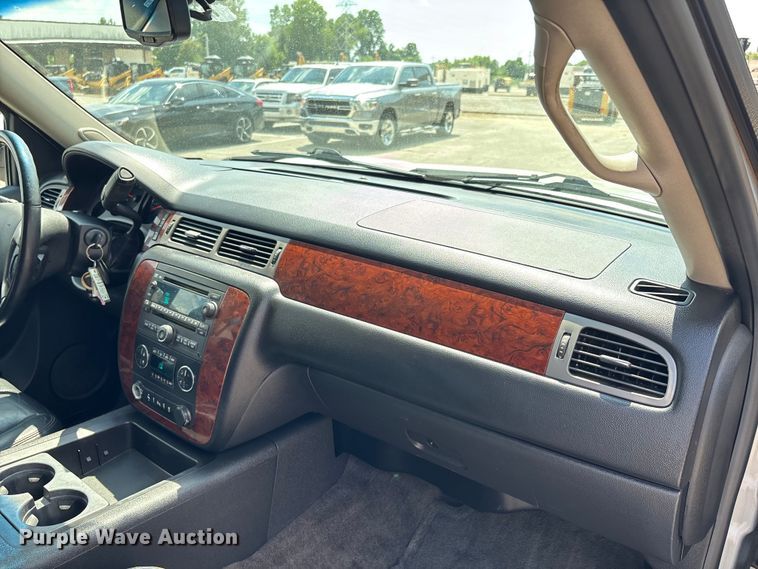 image for item DU1260 2014 Chevrolet Suburban SUV