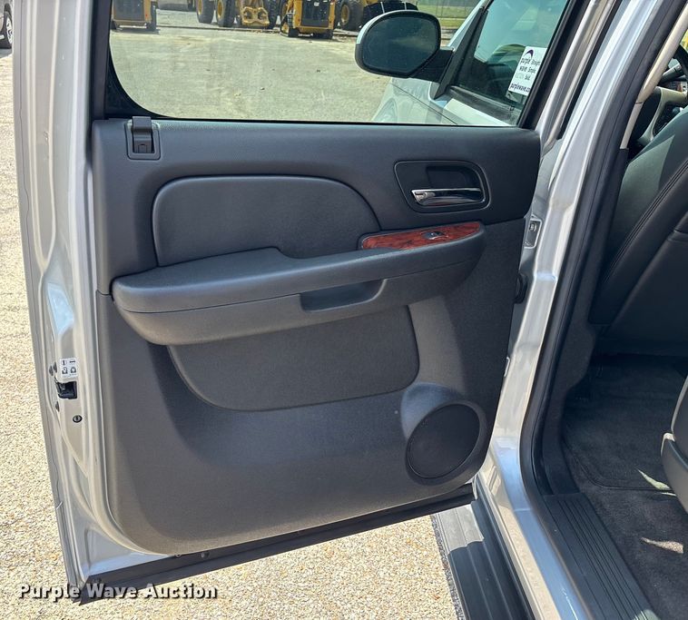 image for item DU1260 2014 Chevrolet Suburban SUV