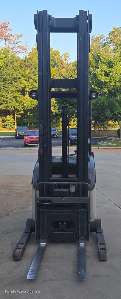 image for item DU2506 2012 Crown RD5725-30 reach truck