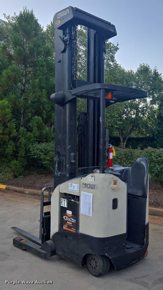 image for item DU2506 2012 Crown RD5725-30 reach truck