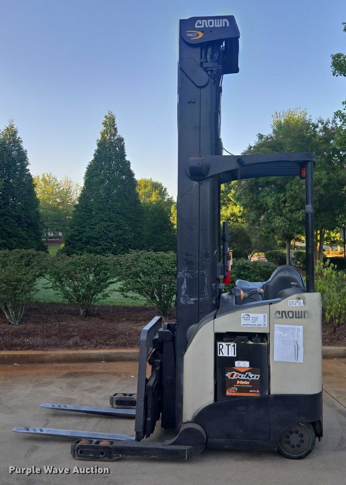 image for item DU2506 2012 Crown RD5725-30 reach truck