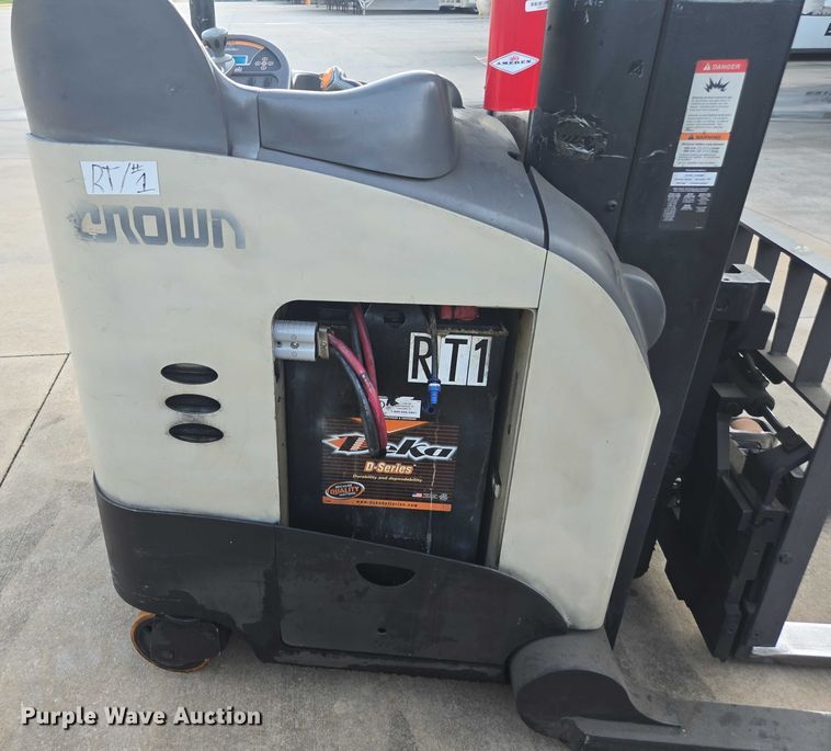 image for item DU2506 2012 Crown RD5725-30 reach truck