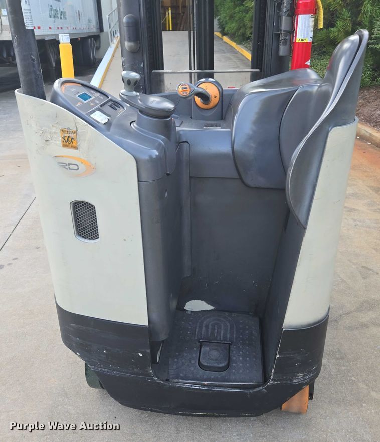 image for item DU2506 2012 Crown RD5725-30 reach truck