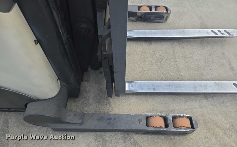 image for item DU2506 2012 Crown RD5725-30 reach truck