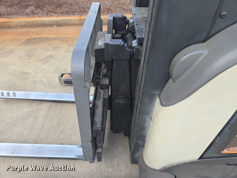 image for item DU2506 2012 Crown RD5725-30 reach truck