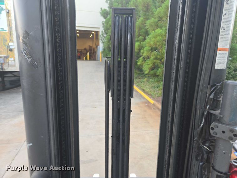 image for item DU2506 2012 Crown RD5725-30 reach truck