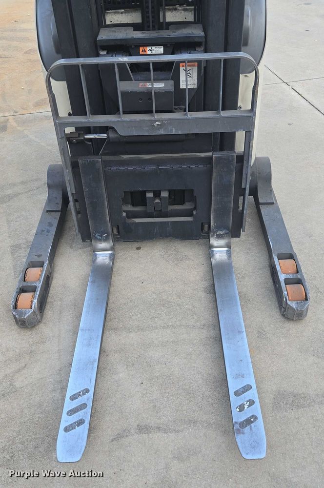 image for item DU2506 2012 Crown RD5725-30 reach truck