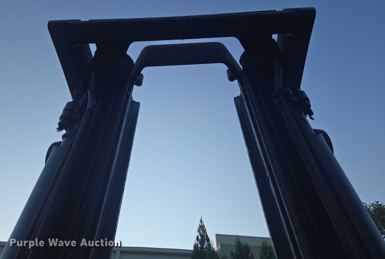 image for item DU2506 2012 Crown RD5725-30 reach truck