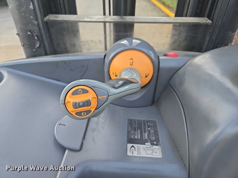 image for item DU2506 2012 Crown RD5725-30 reach truck