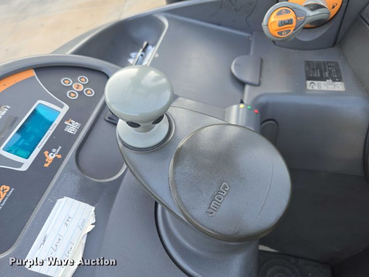 image for item DU2506 2012 Crown RD5725-30 reach truck