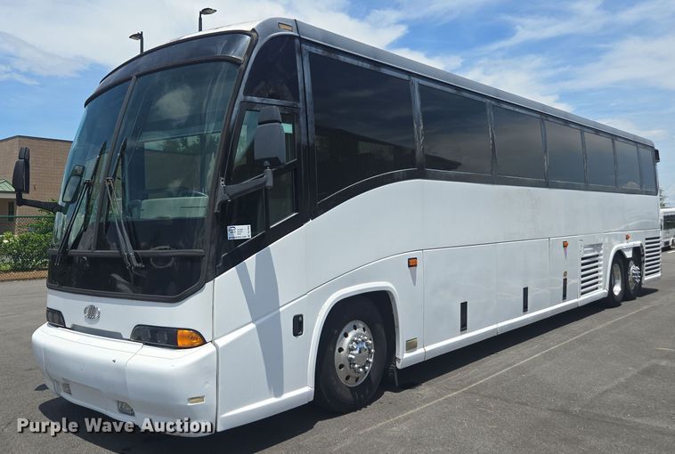 image for item DU7958 1999 Motor Coach Industries coach bus