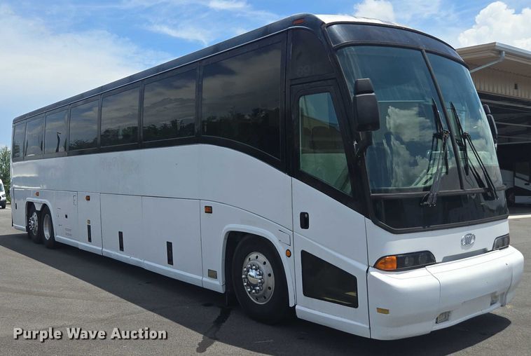 image for item DU7958 1999 Motor Coach Industries coach bus