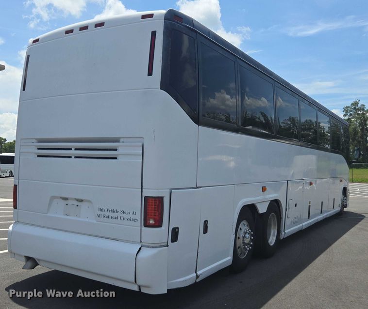 image for item DU7958 1999 Motor Coach Industries coach bus