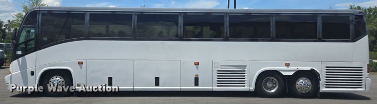 image for item DU7958 1999 Motor Coach Industries coach bus