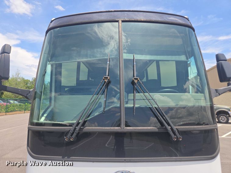 image for item DU7958 1999 Motor Coach Industries coach bus