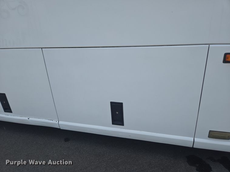 image for item DU7958 1999 Motor Coach Industries coach bus