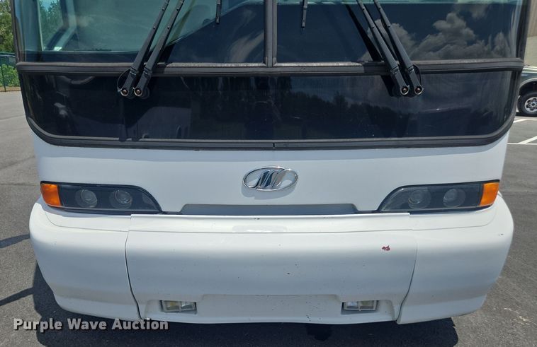 image for item DU7958 1999 Motor Coach Industries coach bus