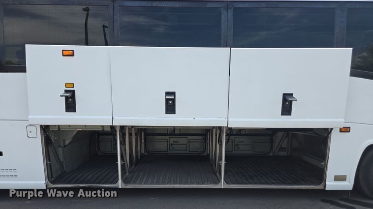 image for item DU7958 1999 Motor Coach Industries coach bus