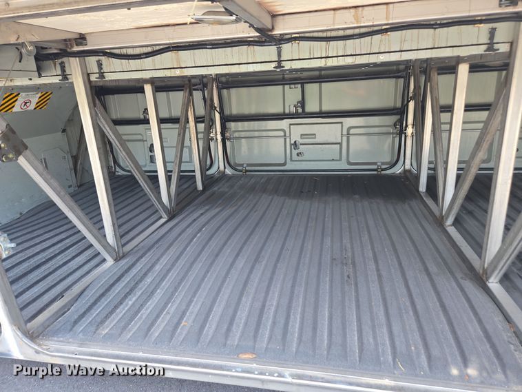 image for item DU7958 1999 Motor Coach Industries coach bus