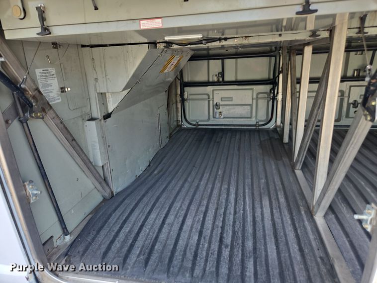 image for item DU7958 1999 Motor Coach Industries coach bus