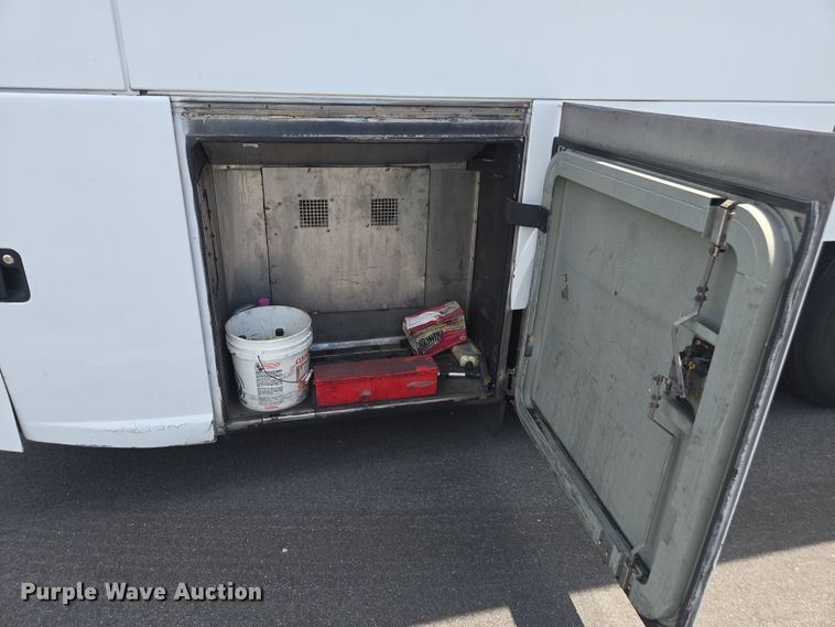 image for item DU7958 1999 Motor Coach Industries coach bus