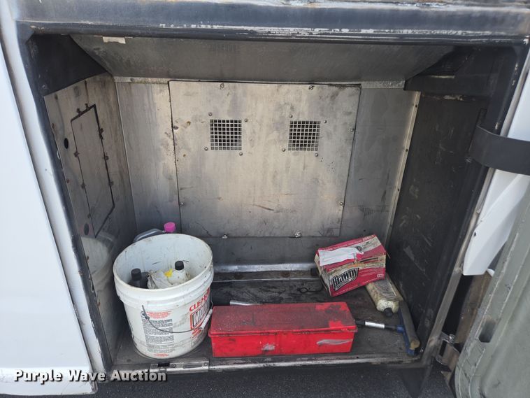 image for item DU7958 1999 Motor Coach Industries coach bus