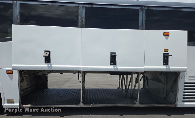 image for item DU7958 1999 Motor Coach Industries coach bus