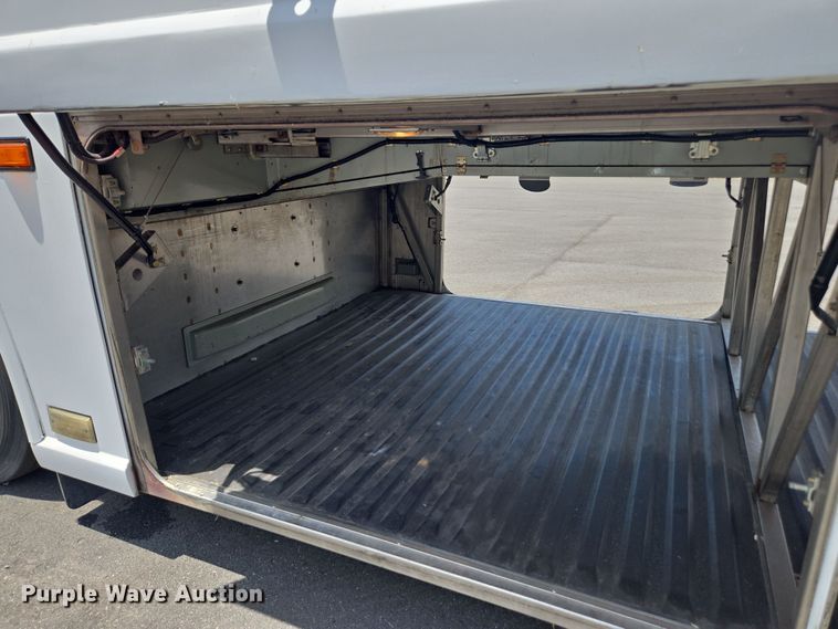 image for item DU7958 1999 Motor Coach Industries coach bus