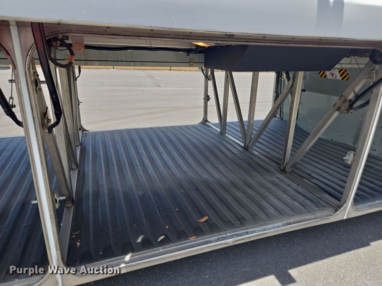 image for item DU7958 1999 Motor Coach Industries coach bus