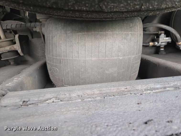 image for item DU7958 1999 Motor Coach Industries coach bus