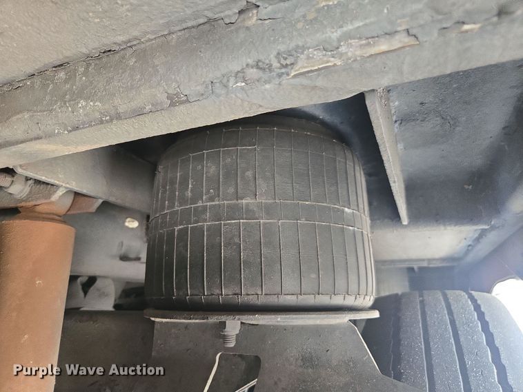 image for item DU7958 1999 Motor Coach Industries coach bus