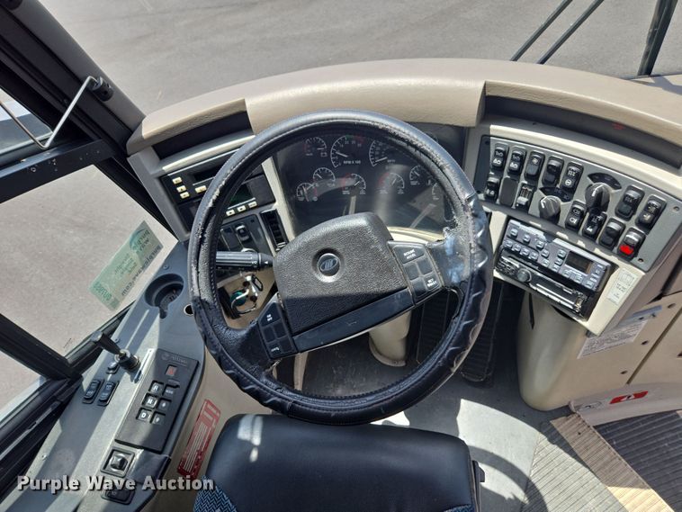 image for item DU7958 1999 Motor Coach Industries coach bus