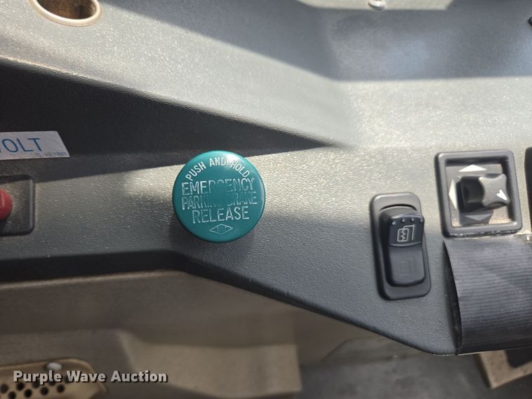 image for item DU7958 1999 Motor Coach Industries coach bus