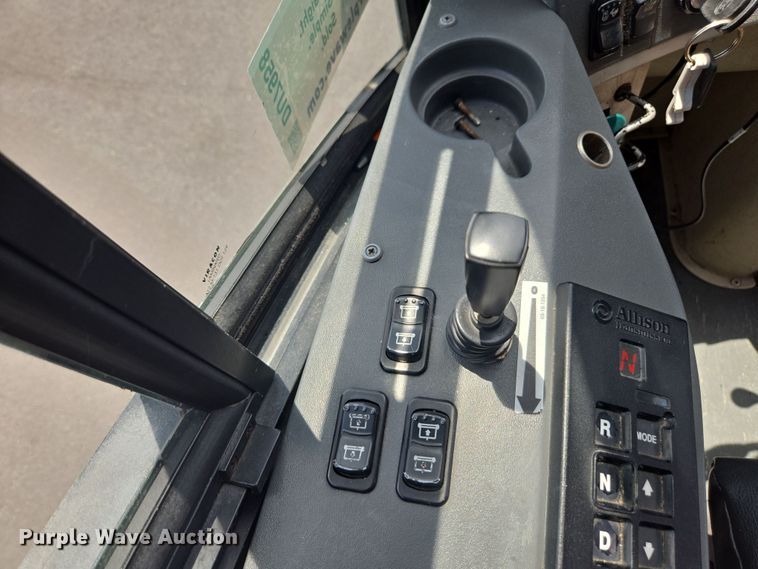 image for item DU7958 1999 Motor Coach Industries coach bus