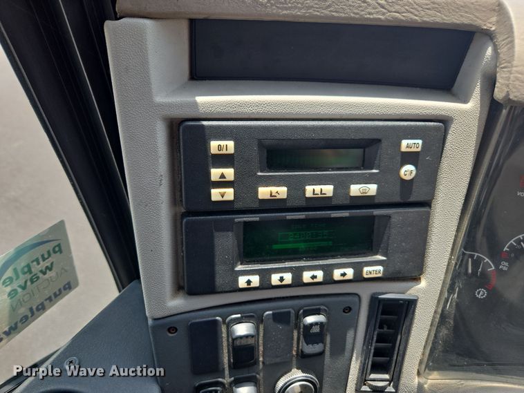 image for item DU7958 1999 Motor Coach Industries coach bus